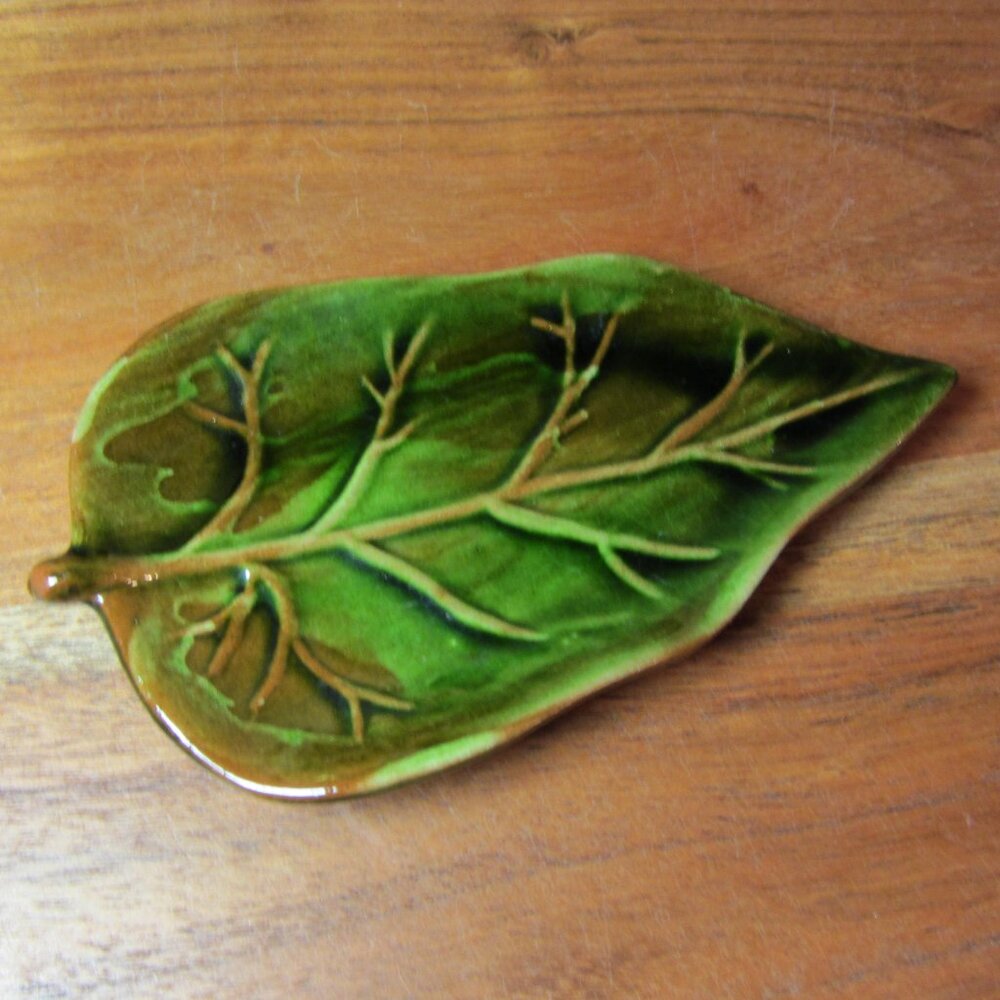 l'occitane ceramic green leaf trinket dish (W5380)
